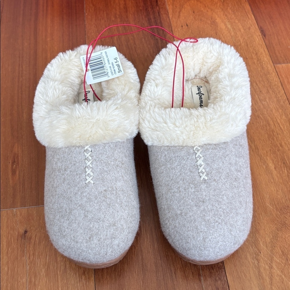 NWT Dearfoams slippers